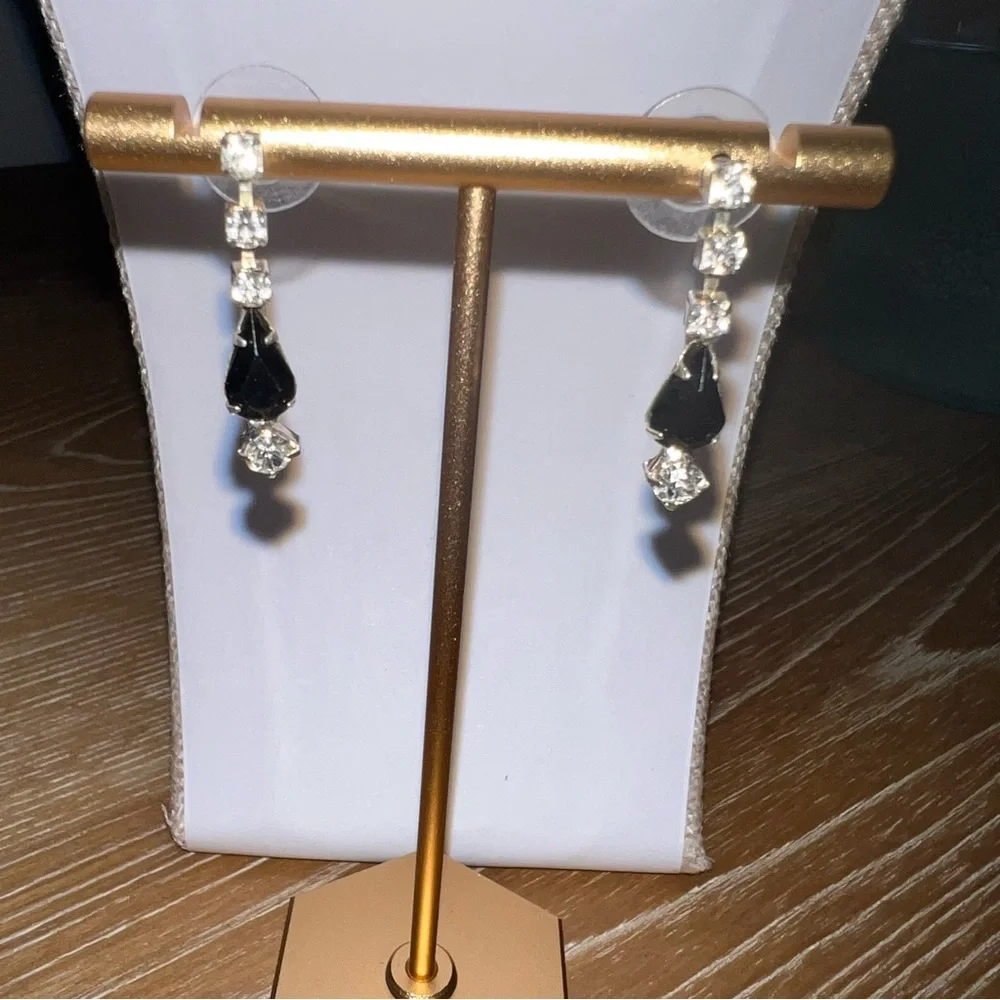 Elegant Black, Silver, Pearl Beaded Necklace and Earring Set 16.5”